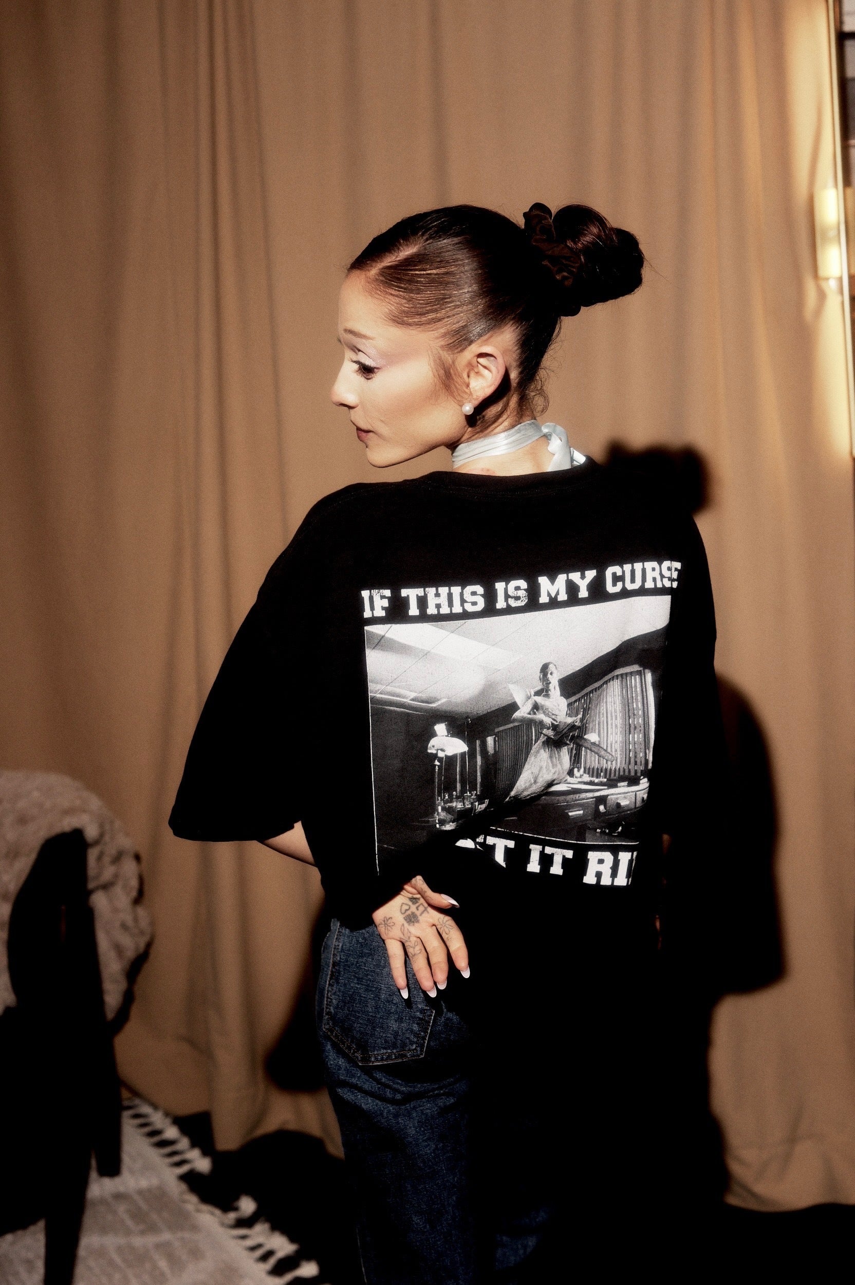 Ariana Grande petal core t-shirt (black) T-Shirt 456149