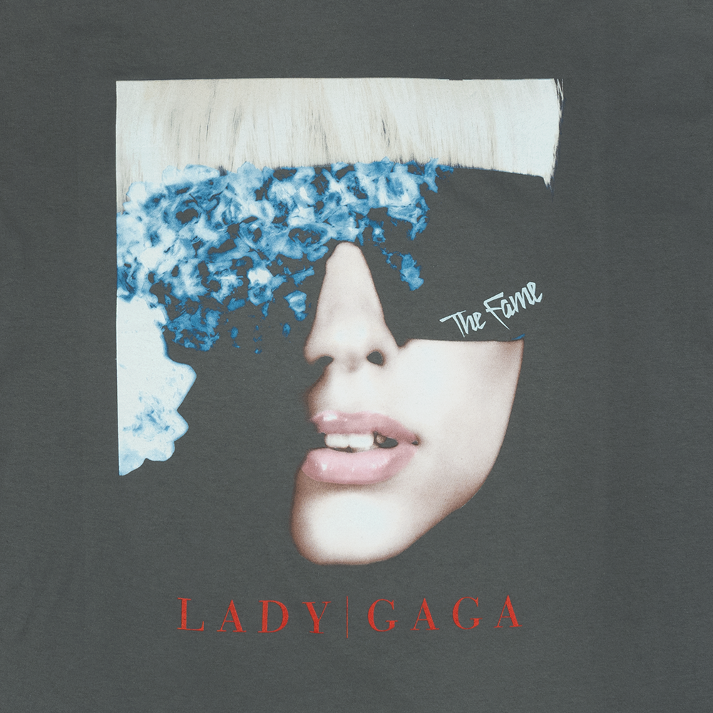 https://images.bravado.de/prod/product-assets/product-asset-data/lady-gaga/lady-gaga/products/501425/web/380040/image-thumb__380040__3000x3000_original/Lady-GaGa-The-Fame-Photo-T-Shirt-charcoal-grau-501425-380040.ba5c3171.png