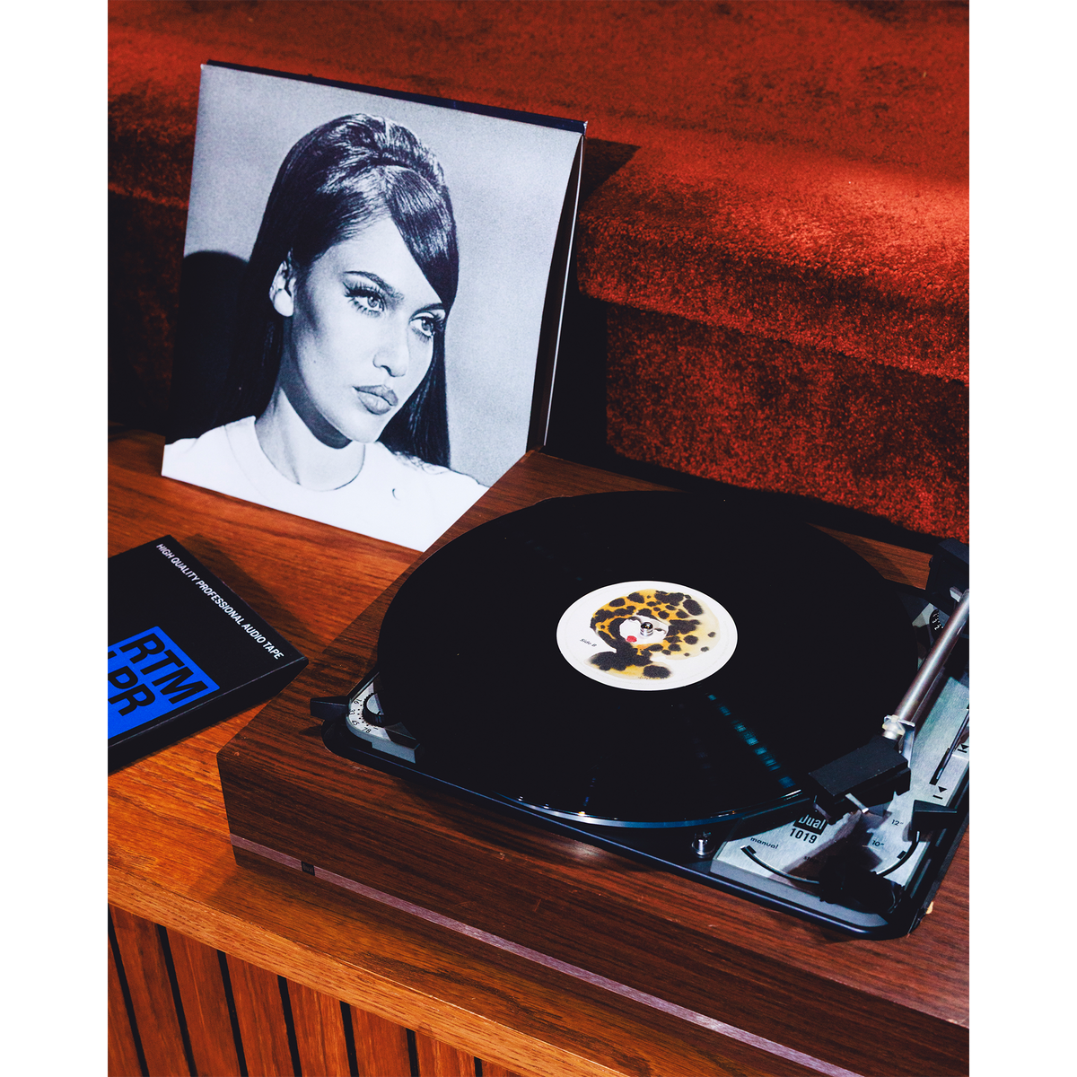 SIENNA SPIRO Visitor (Deluxe Unplugged) Exclusive 180g Black Vinyl  463721